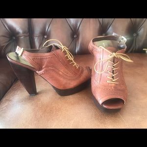 Brown/tan open toe lace up leather shoe
